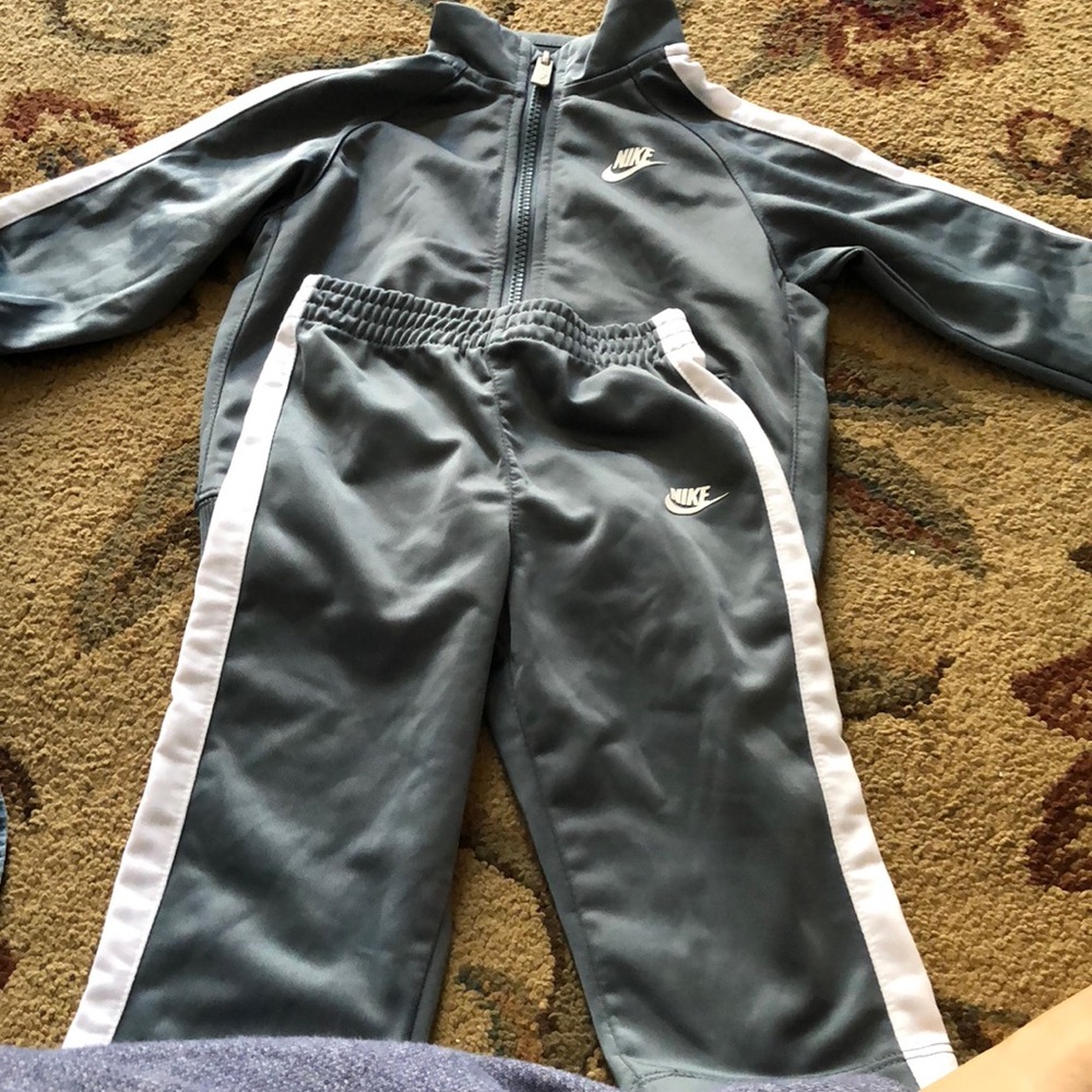 Size 18 month Nike jog suit GUC